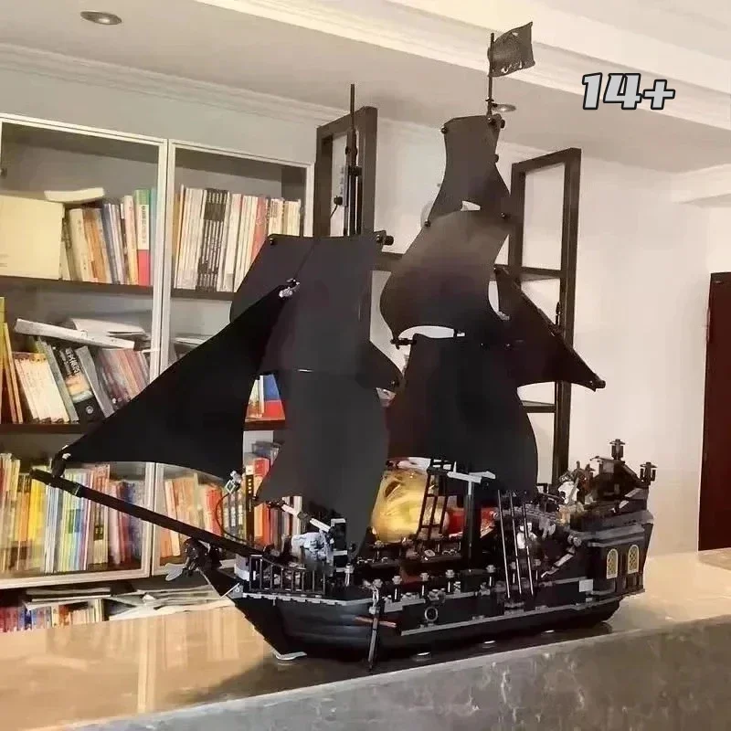

Конструктор Disney Innovative 10365: Пиратский корабль. Премиум-дизайн. Подарки для детей на день рождения и праздники.