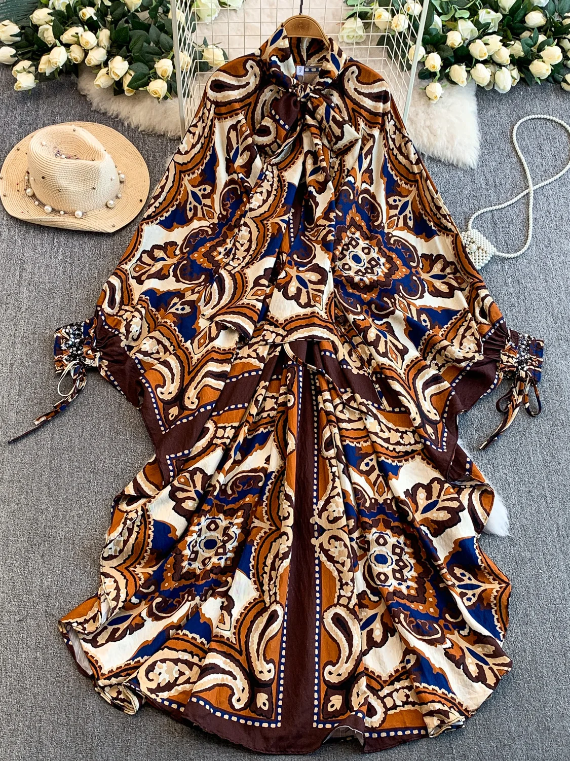 เสื้อคลุมผู้หญิงทรงวี แขนทรงปีกค้างคาว ลายพิมพ์แบบอสมมาตร สำหรับฤดูใบไม้ร่วงและฤดูหนาว เหมาะสำหรับใส่ทำงาน