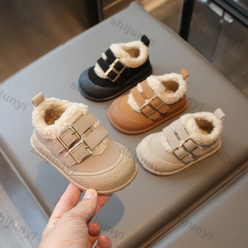 Sepatu bayi musim dingin, sepatu anak-anak katun sol lembut bayi nyaman gesper Anti Slip umur 1-3 tahun