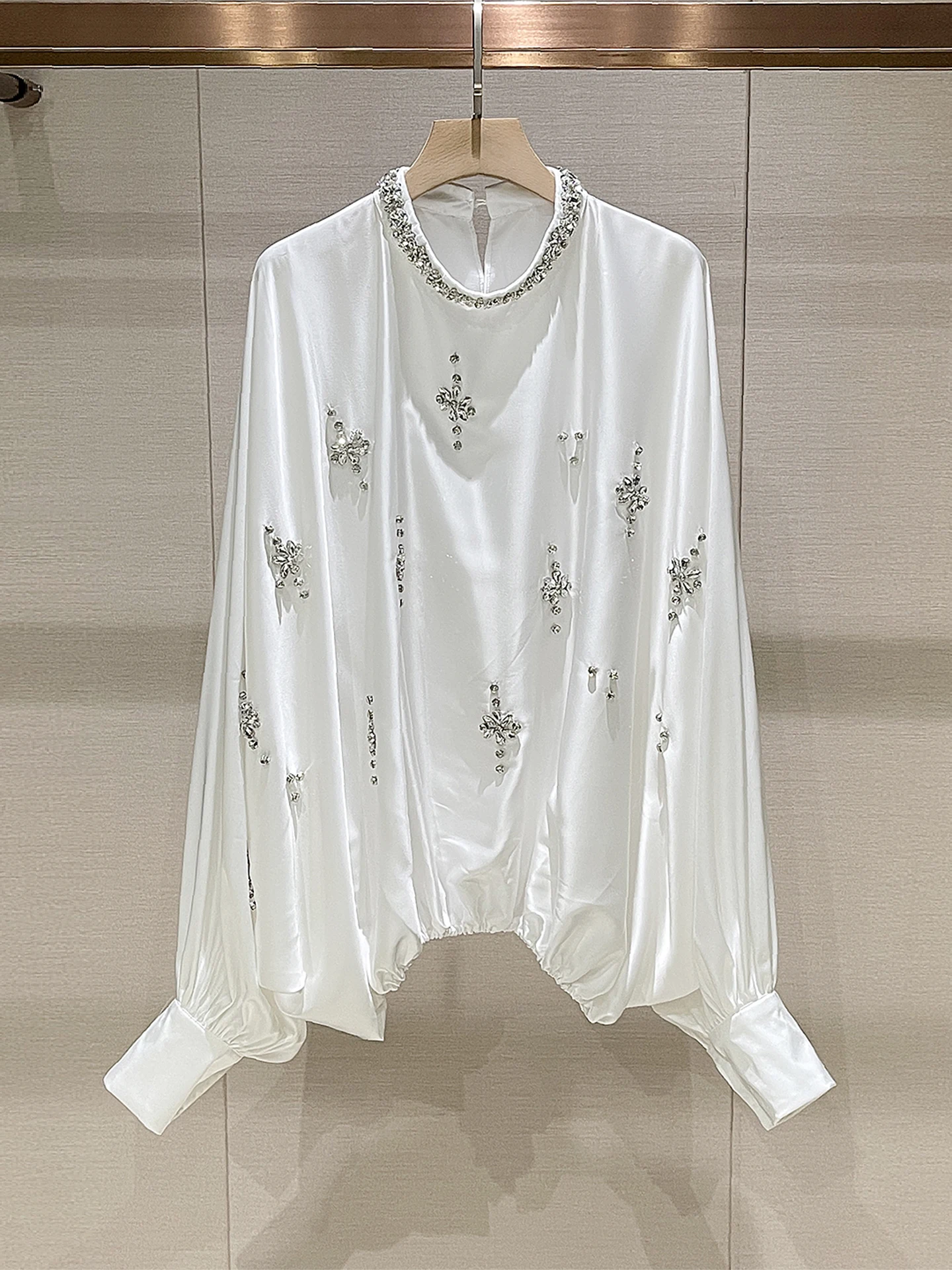 

Женская футболка с вышивкой Diamond Batwing Sve Base irt, белая, уникальная, весна 2026, модная, повседневная, дышащая