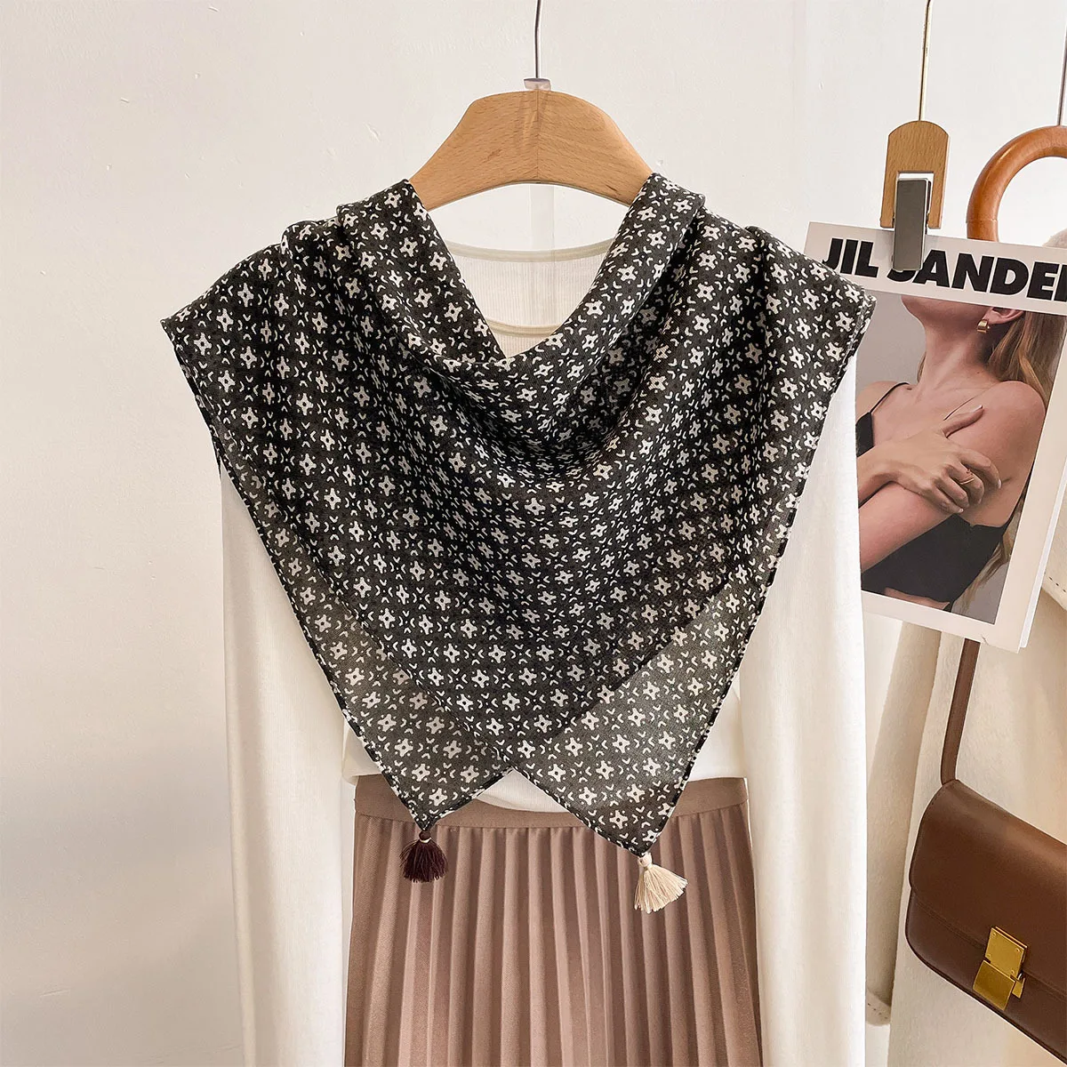 

Silk Scarf Women 60x60cm Square Print Neck Scarf Hijab Fashion Premium Bandana Foulard Shawl Tassel Pendant Wrap for Lady New