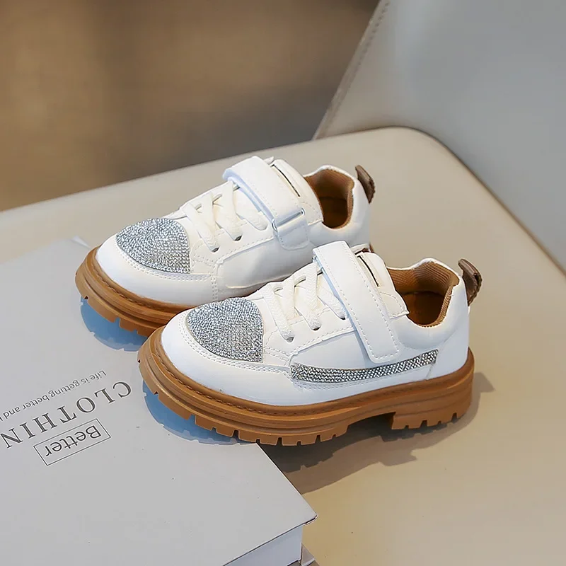 

2025 Autumn New Kids Leather Shoes Shiny Glitter Girls Flat Shoes Round Toes Versatile Children Casual Fashion Shoes Soft Bottom