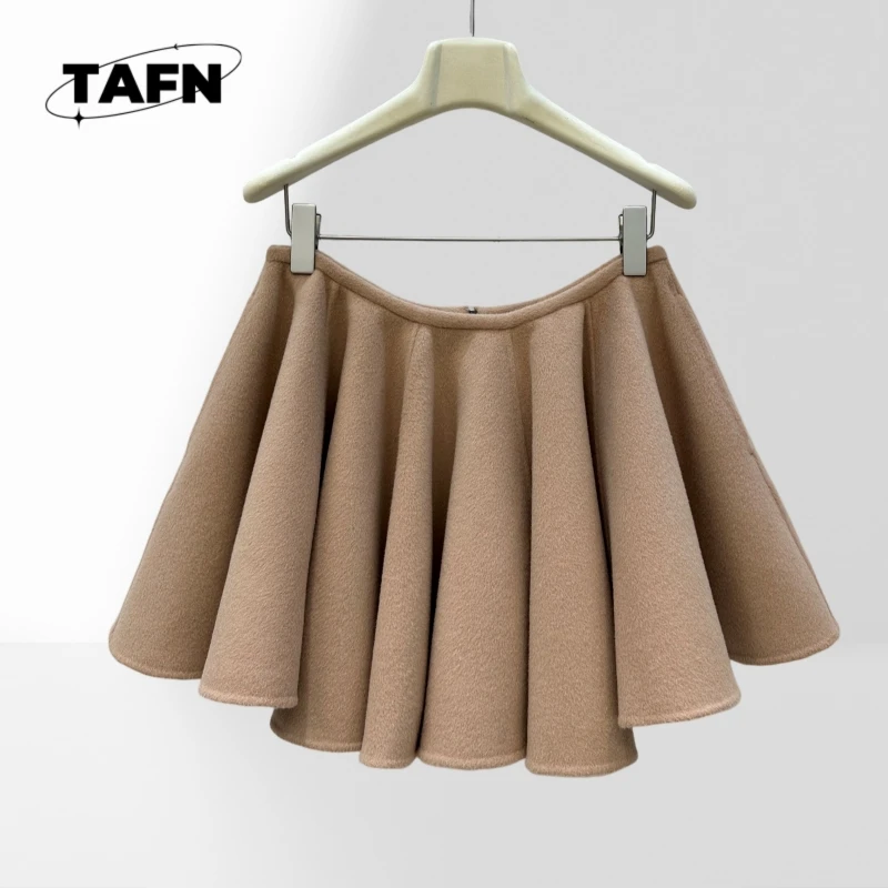 Spódnica damska z wysokim stanem, elastycznym pasem, o kroju litery A, mini, gładka, wygodna na co dzień, model AI1332