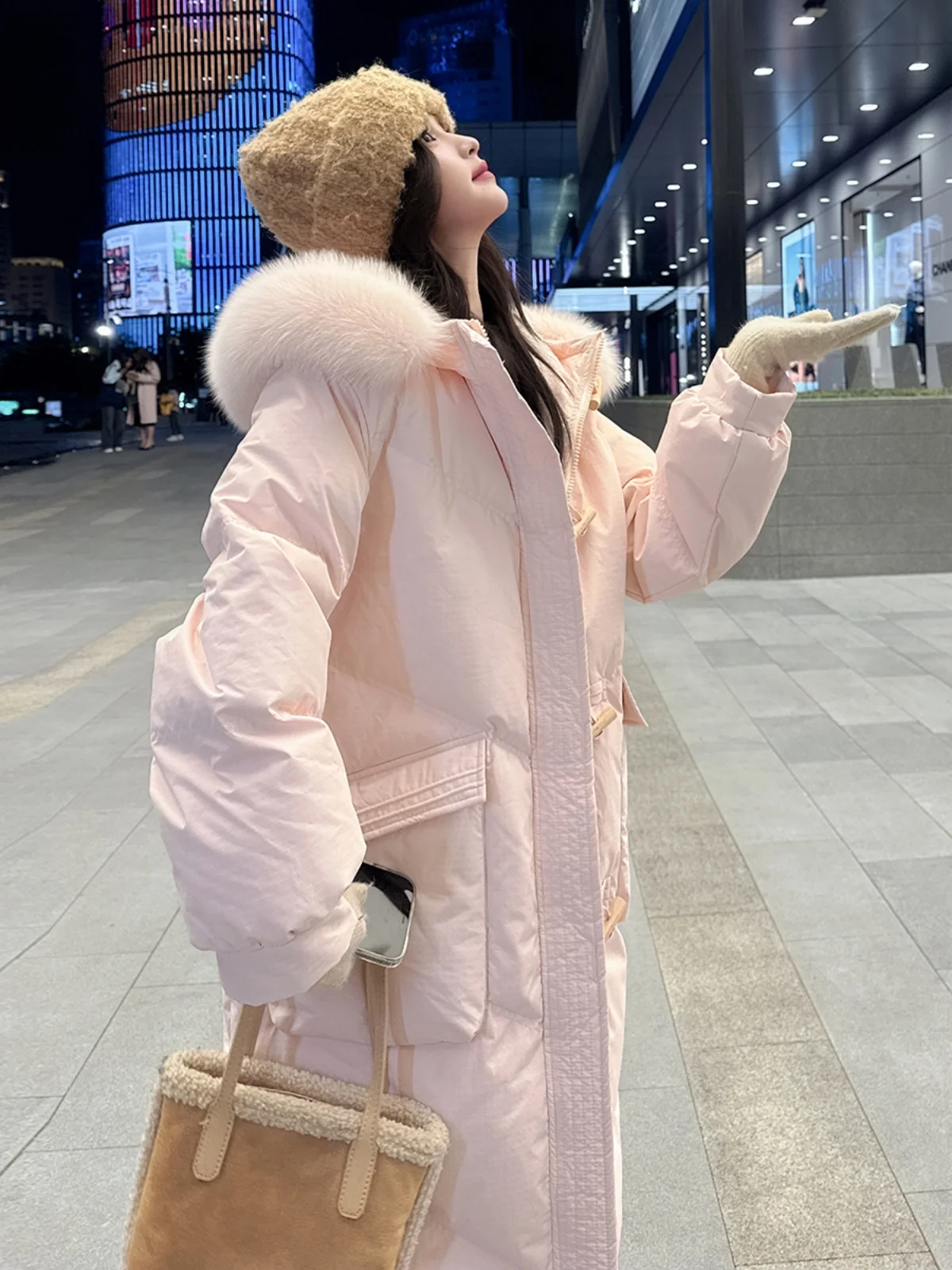 ピンクのフード付きダウンジャケット女性の冬の新しいスタイルミッドレングスルーズアンチエイジング肥厚大きな毛皮の襟90ホワイトダックダウンコート