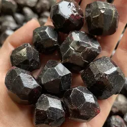 1pc Natural Red Garnet Ore Healing Energy Stone Rough Quartz Crystal Mineral Specimens Jewelry Making Raw Gemstone Home Decor