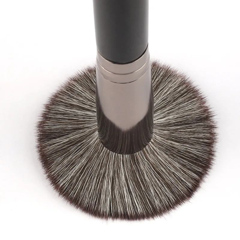 Pincel de contorno de hoz de uso diario, sombra de cerdas ultrasuaves, lado de maquillaje facial con protección