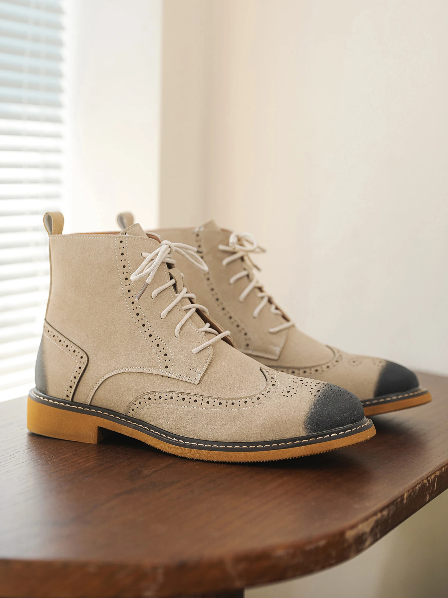 bottes-montantes-decontractees-en-cuir-pour-hommes-style-britannique-tendance-avec-details-sculptes-pour-jeunes-createurs-de-mode