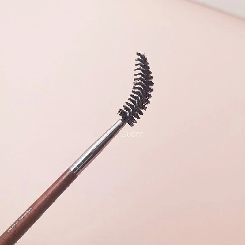 1 قطعة المهنية برأسين الحاجب رمش فرشاة رمش فرش مشط لتفاصيل العين مزج فرشاة بمقبض خشبي