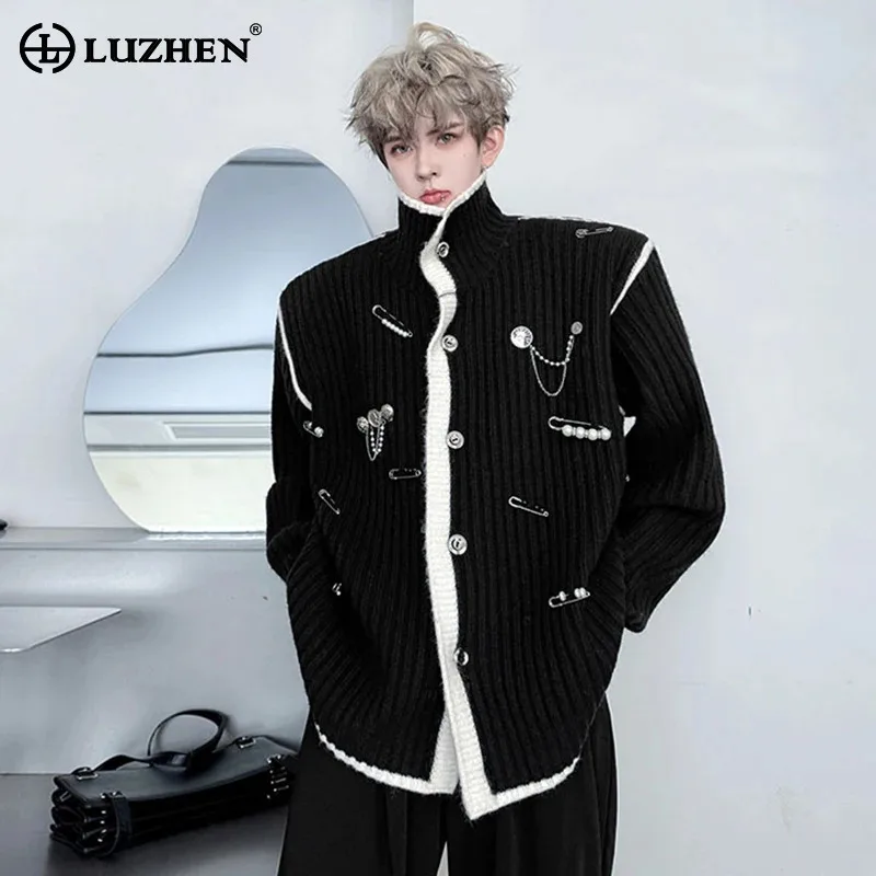 

LUZHEN Metal Chain Pin Decorate Stand Neck Knitted Cardigan Men's 2025 Winter Fashion Elegant Color Contrast Edge Sweater JY4968