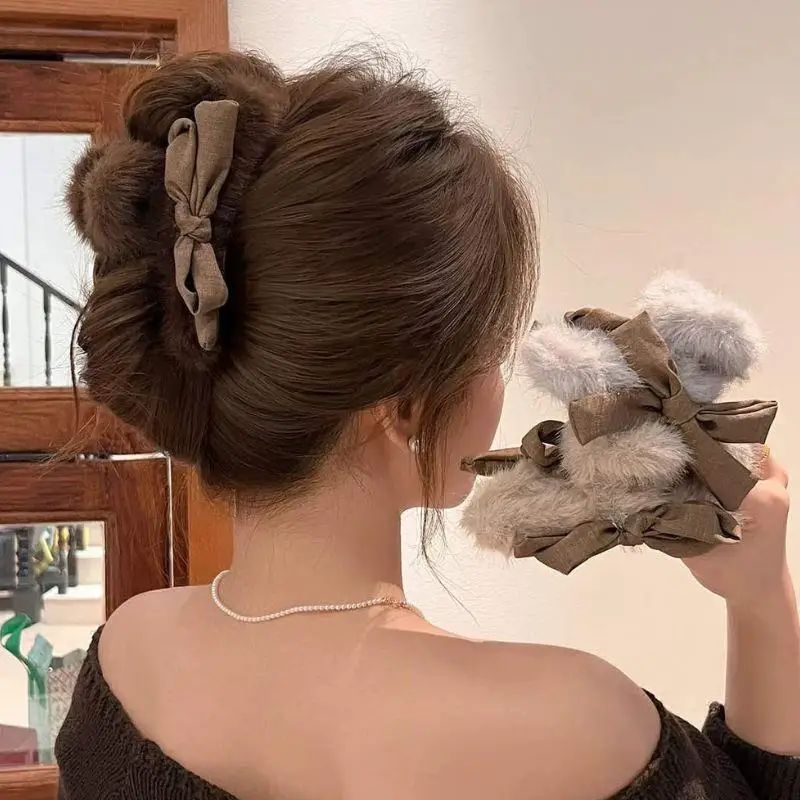 

1pc Autumn/Winter Rabbit Fur Bow Hair Clip Women's Large Plush Shark Clip Hairpin Fluffy Ponytail Clip Hair Accessories Headwear