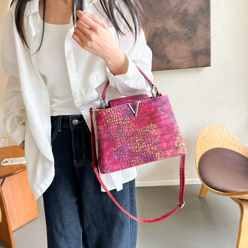 

‌Vintage Crocodile Embossed Tote Bag Crossbody/Shoulder/Handheld Multiway Purse Lightweight Designer Bag for Women Retro Fashion