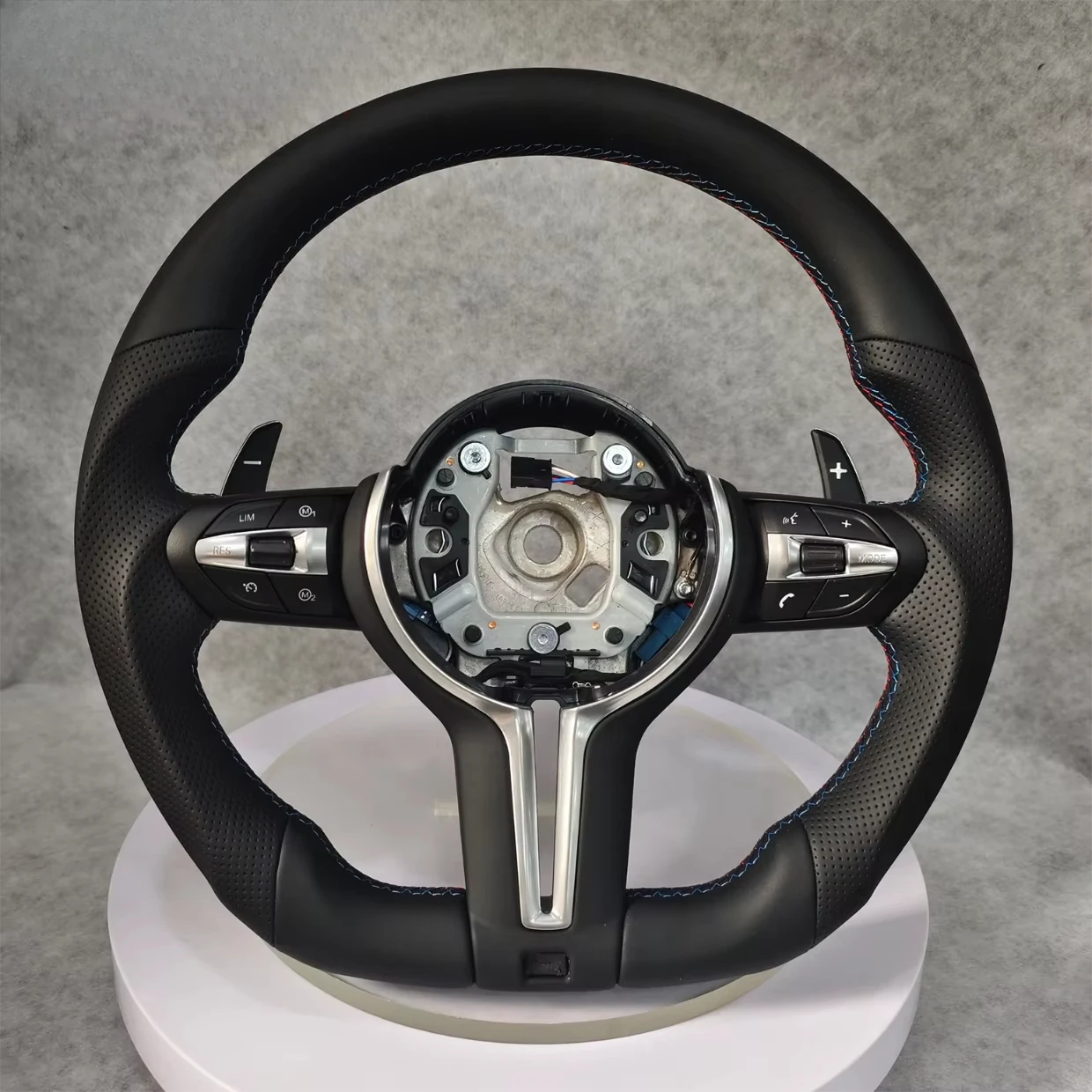 

Sports Style BMWS Steering Wheel Suitable for 320 525 F10 F30 E90 F70 E71 F31 F32 X5 X6 F01 F07 F20 F11 F22 F25 M3 M4 M5