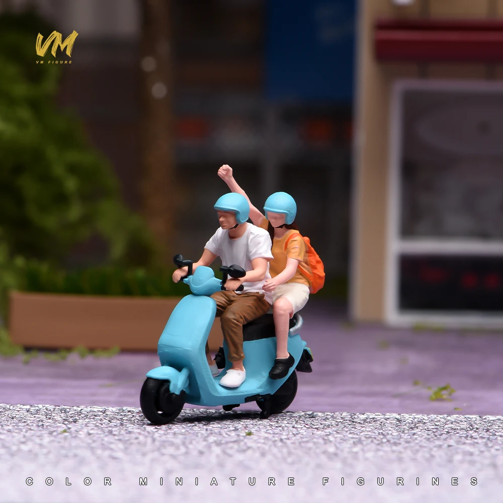 Miniatures Figures 1/87 1/64 1/43 1/24 1/18 Couple on Bikes Taking You for Ride Street Scenes Props Photograpy View Home Decor
