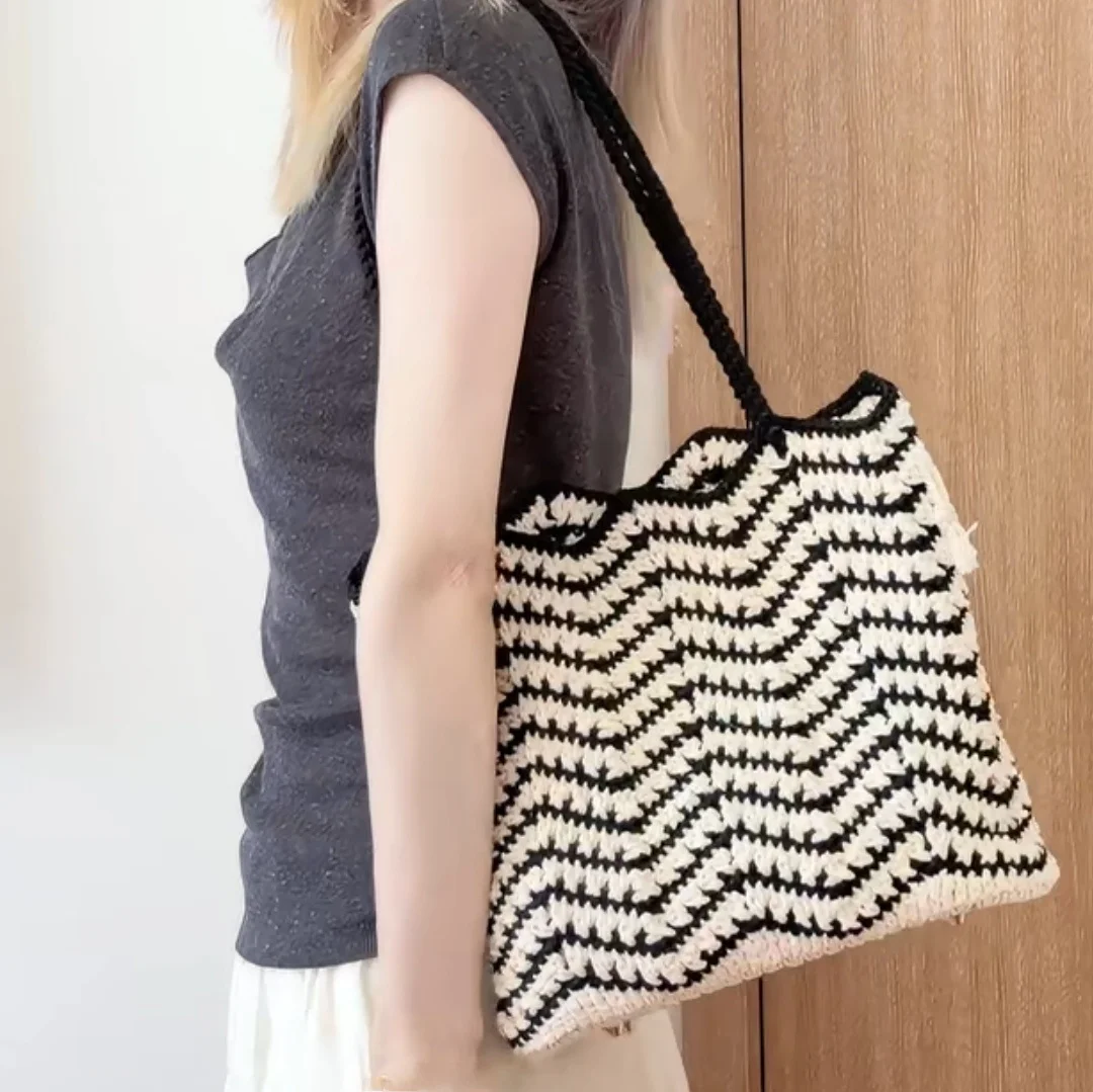 sac-en-tricot-artisanal-sac-seau-a-bandouliere-en-crochet-sac-en-coton-ajoure-tricote-a-la-main-cadeau-fait-main-produit-fini