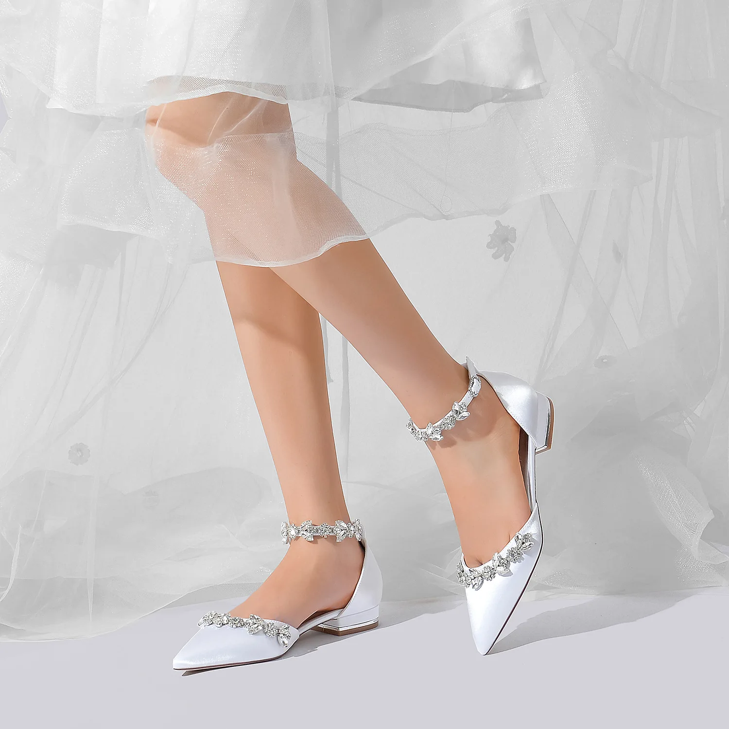 Flat heel, pointed toe, rhinestones, fashionable temperament, elegant and versatile, everyday shoes, wedding shoes