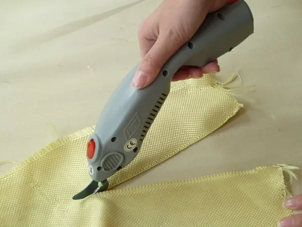 Portable  electric scissor for apparel  cordless battery power electric shears fabric cutter machine