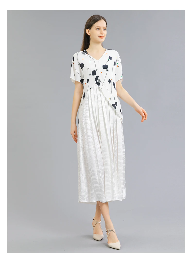 

Silk 30m/m Print Heavy Crepe Black White Color Dots Mid-length Dolman Sleeve Age-reducing Commuter Stitching Dress AE1285