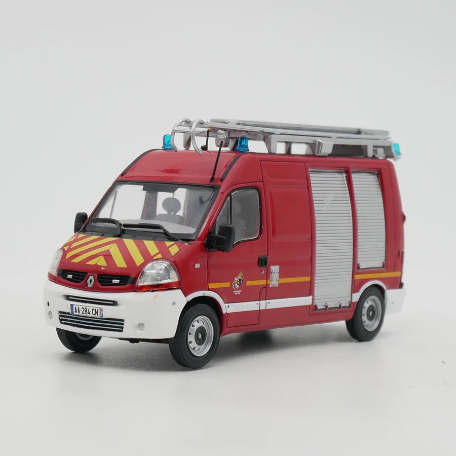 Diecast Ixo 1:43 escala Renault Master Renault pan motor de bomberos francés coche en miniatura de aleación juguete coleccionable regalo exhibición de recuerdo