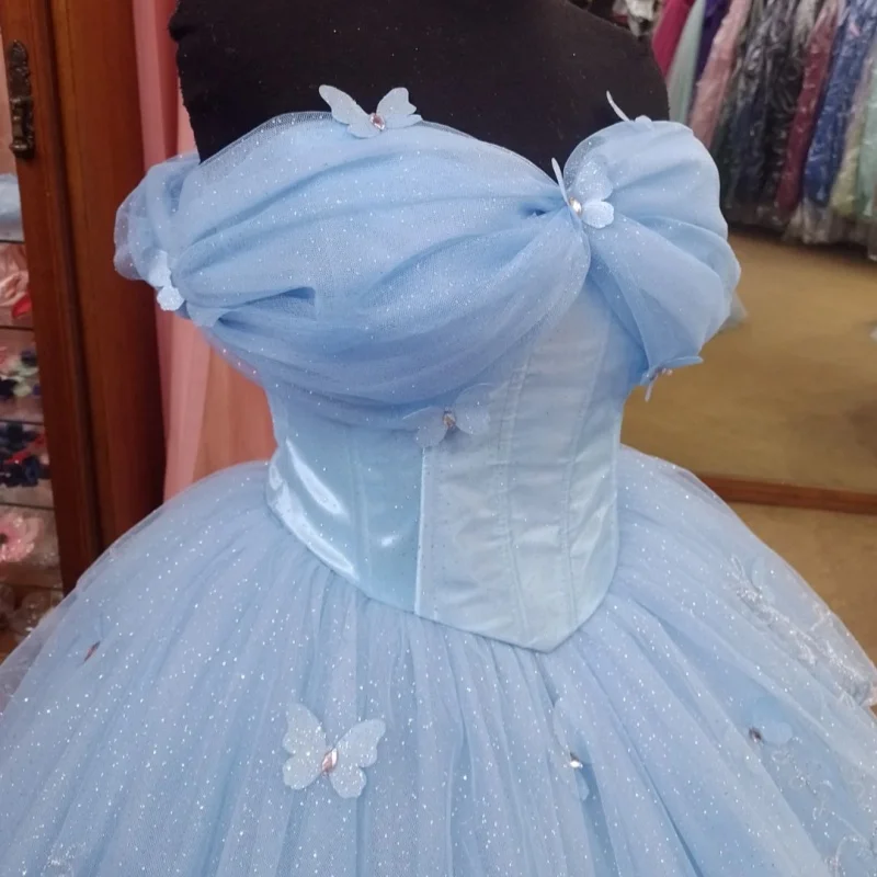 Op maat gemaakte aquablauwe Quinceanera-jurken Uit de schouder vlinderapplique Lange staart Kanten vlinder Vestido 15 Quinceanera
