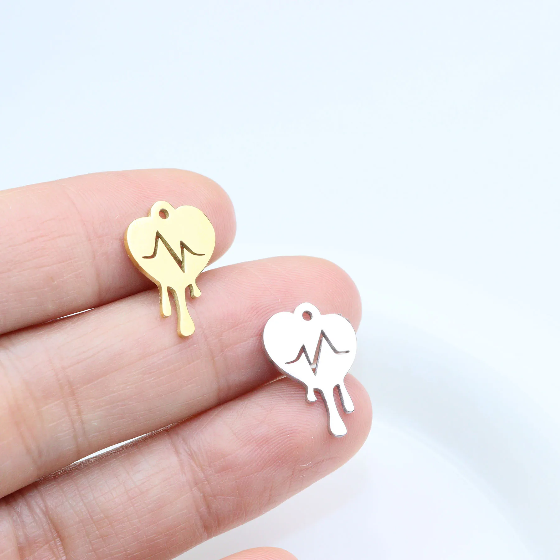 10 Uds. De dijes de corazón de placa PVD de acero inoxidable, collar de moda pulido Mirro, pendiente, accesorio de joyería para mujer y niña, hecho a mano