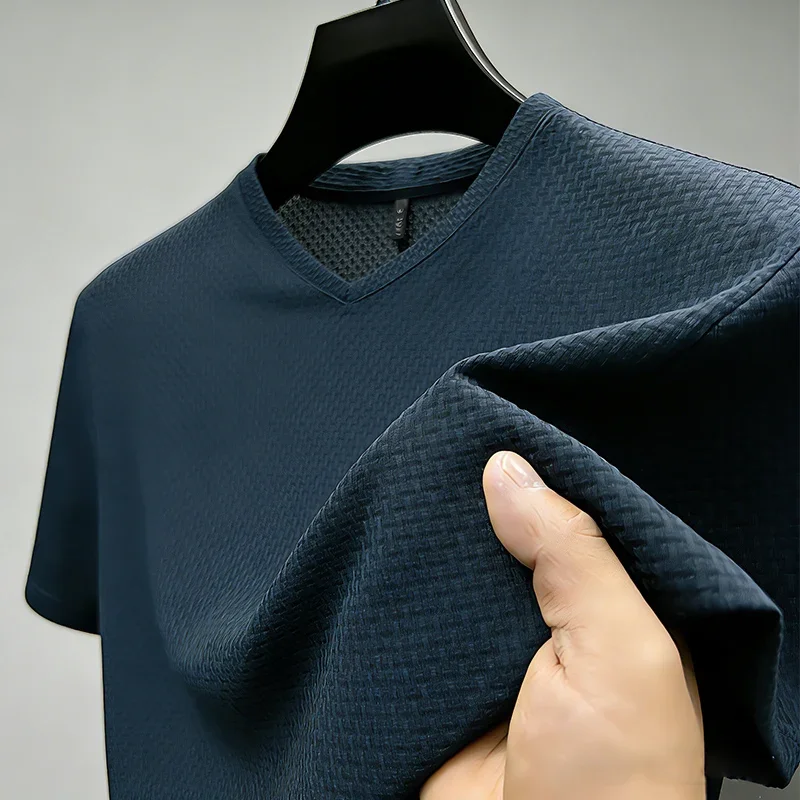 Modisches Herren Business Casual Eisseide T-Shirt V-Ausschnitt Kurzarm Khaki Tägliche Arbeitskleidung