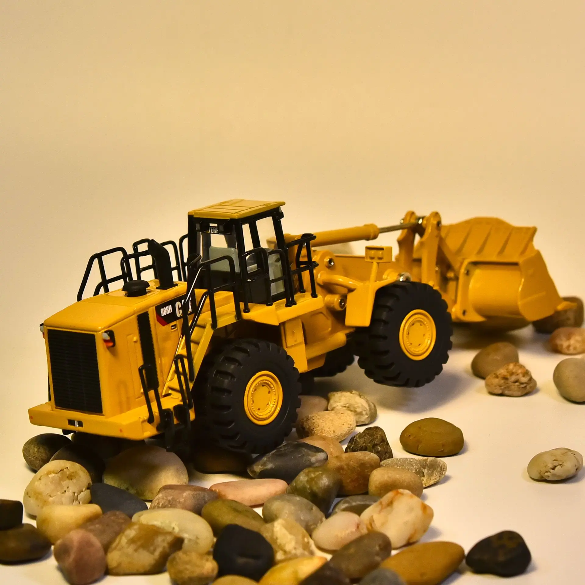 1:64 DM Caterpillar CAT988H Loader Forklift Bulldozer Engineering Truck Alloy Simulation Model Toy Decorative Parts