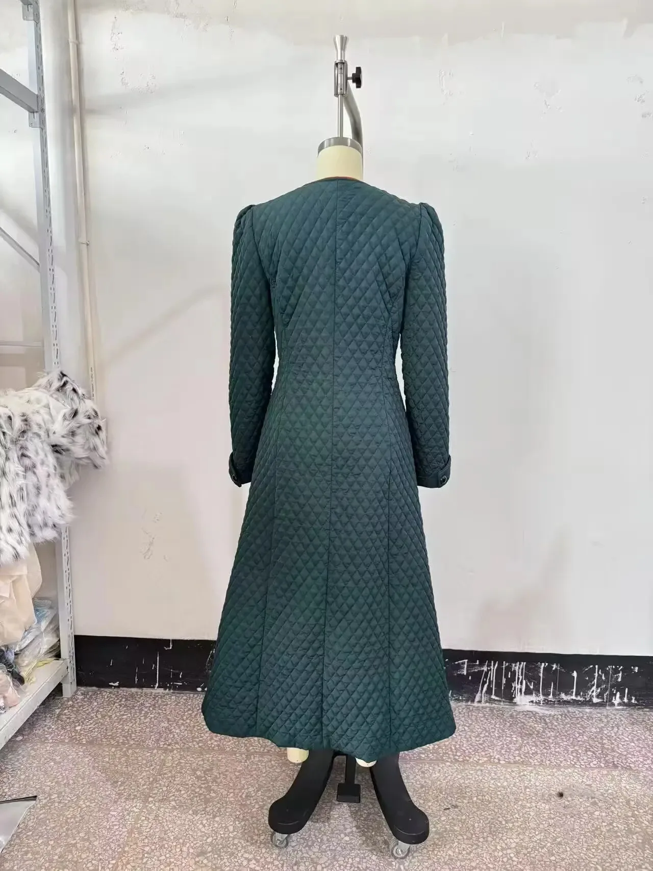 HH Autumn Winter New Women's Long Needle Small Diamond Plaid Jacket Female Round Neck Quilted Embroidered Waist Thermal Coat