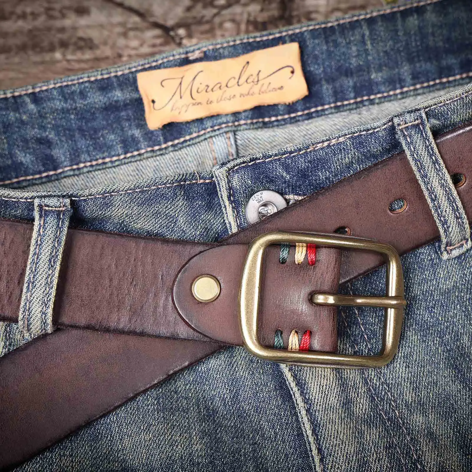 Vintage-Herrengürtel aus echtem Leder mit massiver Messingschnalle, handgefertigte lässige Dornschließe aus verdicktem italienischem Rindsleder mit Geschenkbox – Detail 17