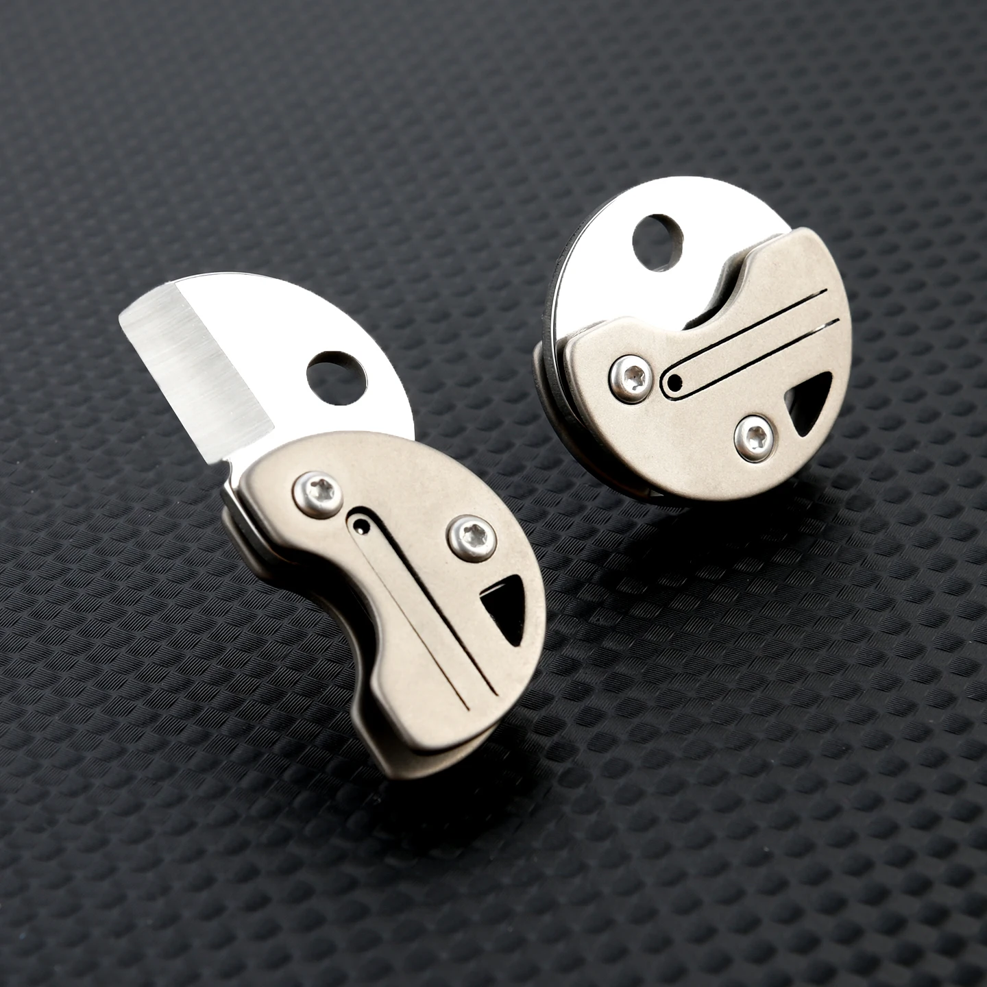 2026 Coin-Shaped Titanium Alloy Pocket Knife Keychain Portable Circular Accessory for Opening Packages And Boxes