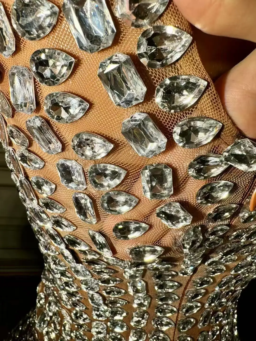 Sexy rosa Mesh-Partykleid, aushöhlen, ärmellose Ballkleider, Festzug, Abendessen, Nachtkleidung für Frauen, Performance-Kostüme mit hohem Schlitz