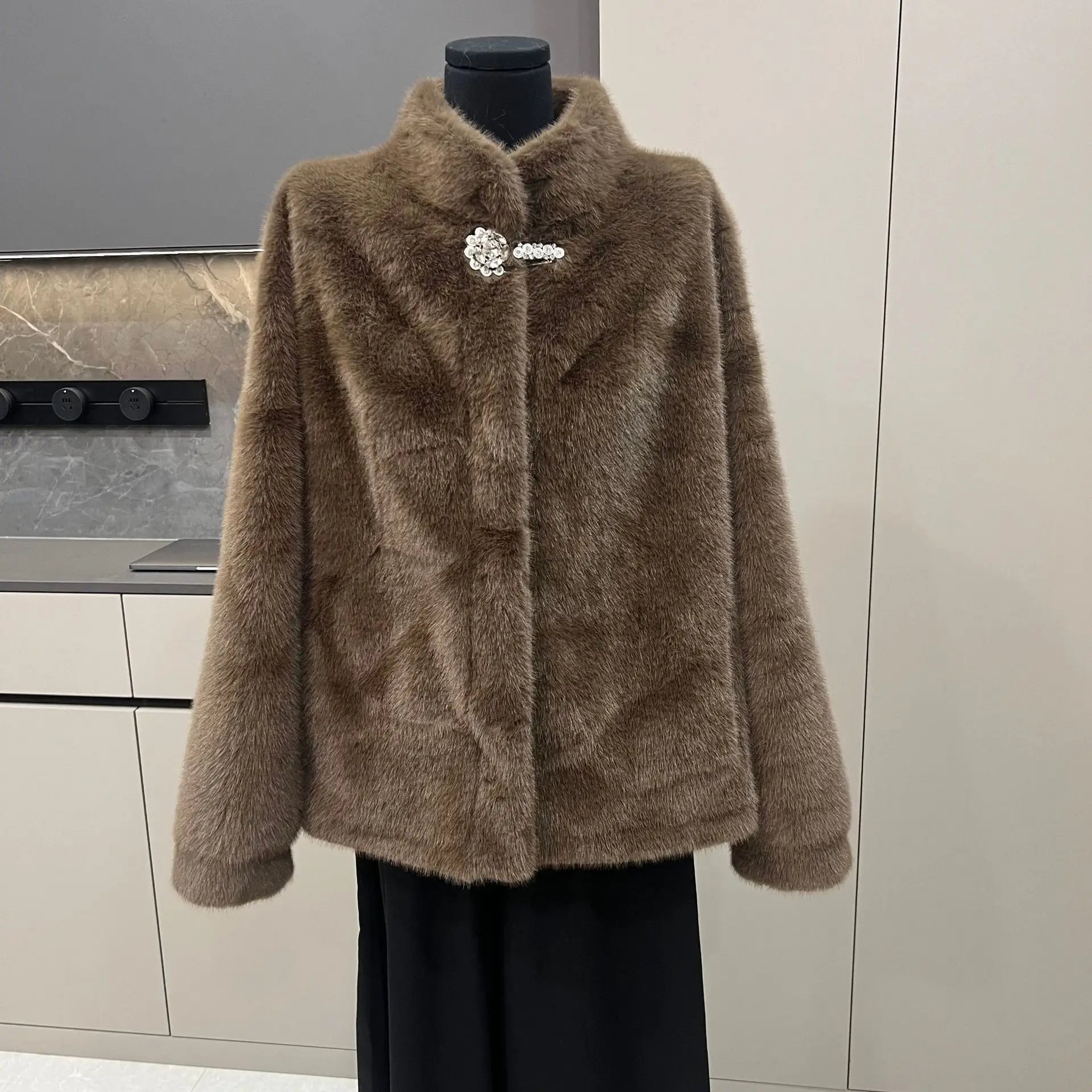 인조 밍크 퍼 코트 여성 재킷 숏 오버코트 긴 소매 스탠드 칼라 오픈 스티치 두꺼운 루즈핏 캐주얼 가을 겨울 2025