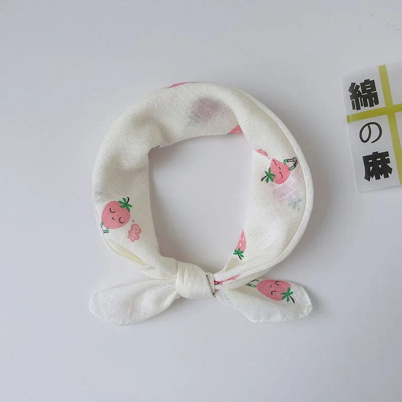 

Детский хлопково-льняной квадратный платок с клубничным принтом 42x42 см. Мягкий, дышащий, впитывающий пот платок, головной платок.