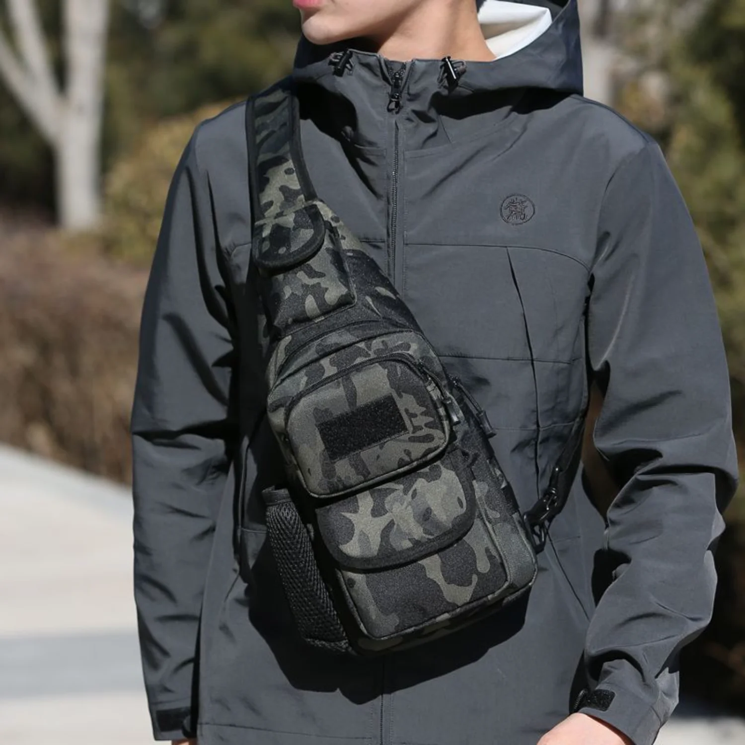 1pc Men's Casual Chest Bag, Outdoor Sports Shoulder Messenger Bag, Multifunctional Chest Pack With Water Bottle Pouch