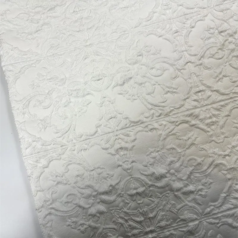 

The fabric of court embossed jacquard dress is pure white with dark patterns a high-end fashion for show