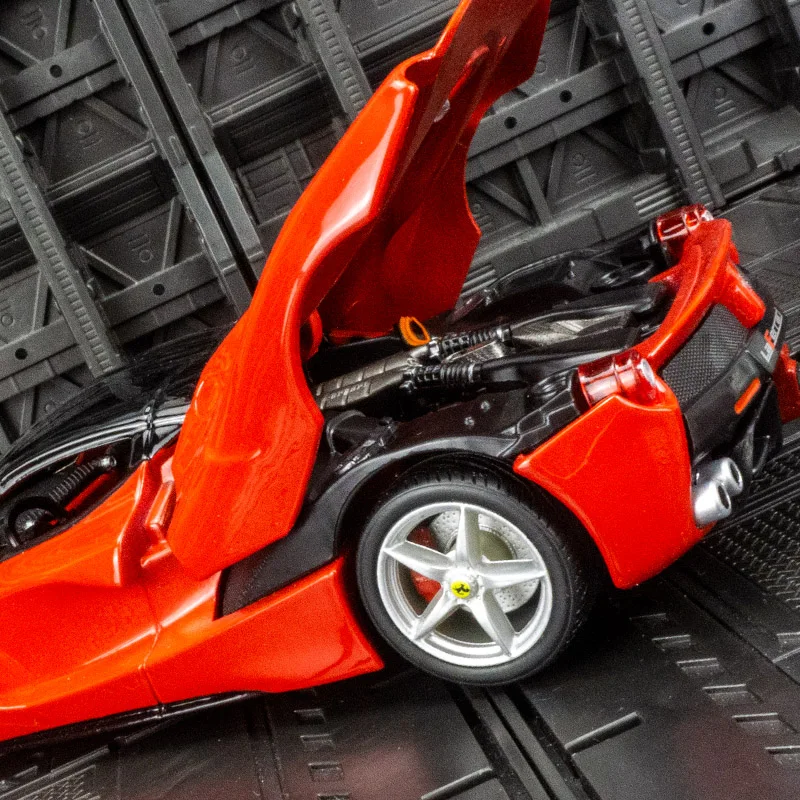 

Bburago 1:24 Ferrari Rafah модель автомобиля из сплава, статические украшения, игрушка может подарить в подарок на день рождения для детей