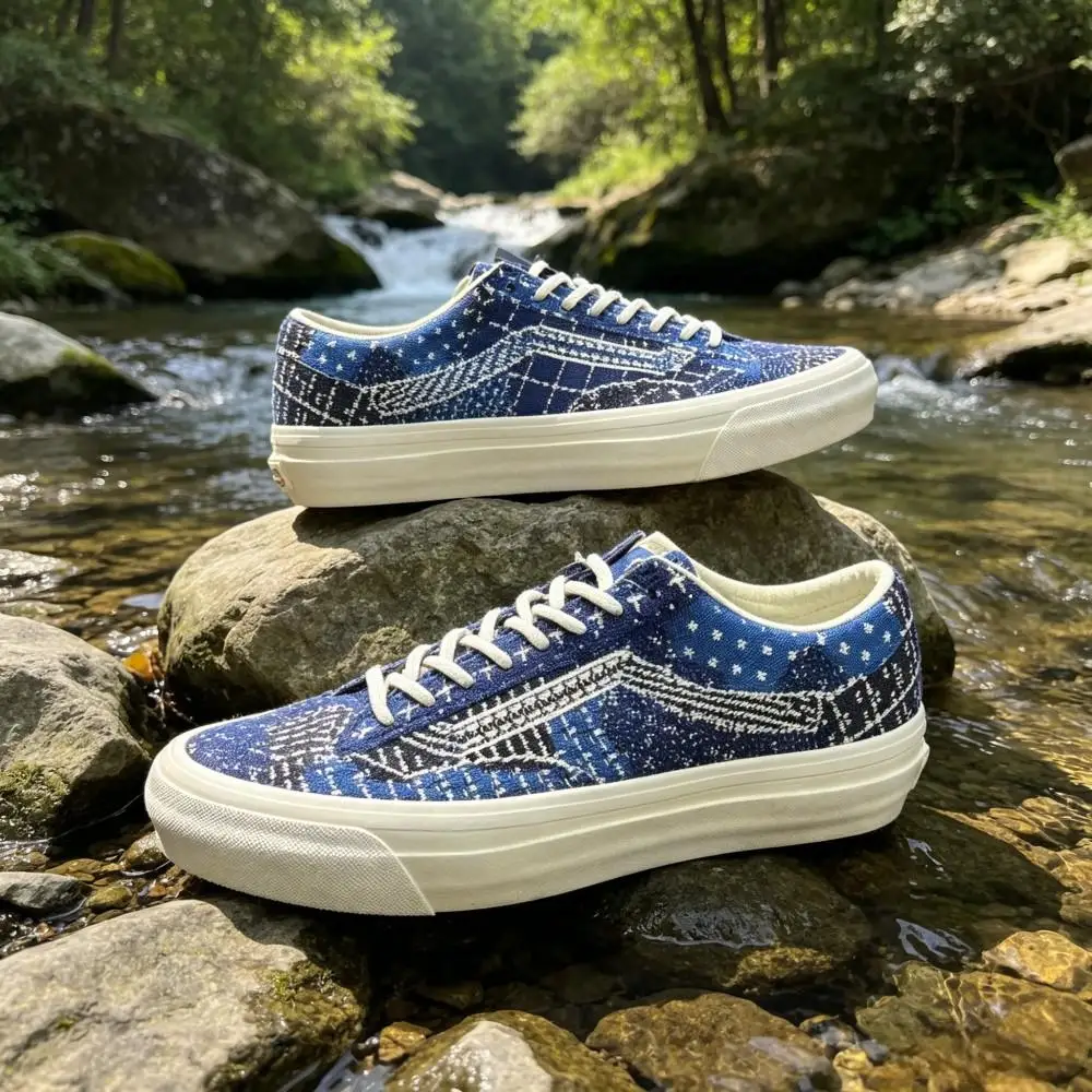 

Comfortable Low Top Skate Shoes, Unisex Retro Blue Pattern Woven Fabric Trendy Versatile Canvas Shoes