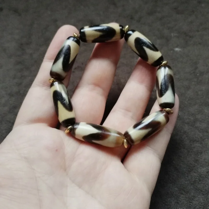 

Tibetan Backflow Old Pulp Tiger Tooth Pattern AgateBeads Bracelet