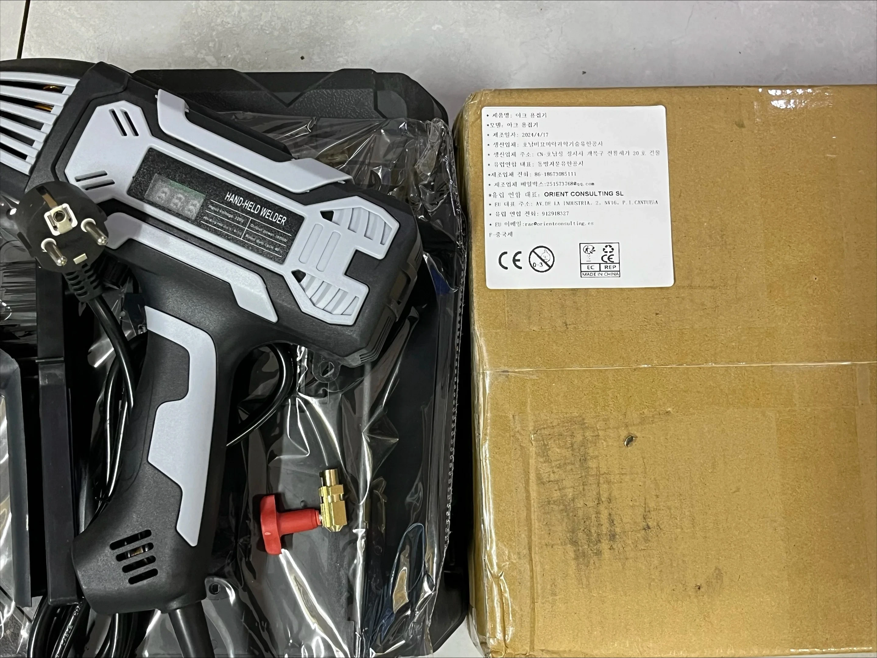 

Effective 4600W Portable Electric ARC Welder 110V 220V Wide Voltage Automatic Digital Intelligent Handheld Welding Equipment