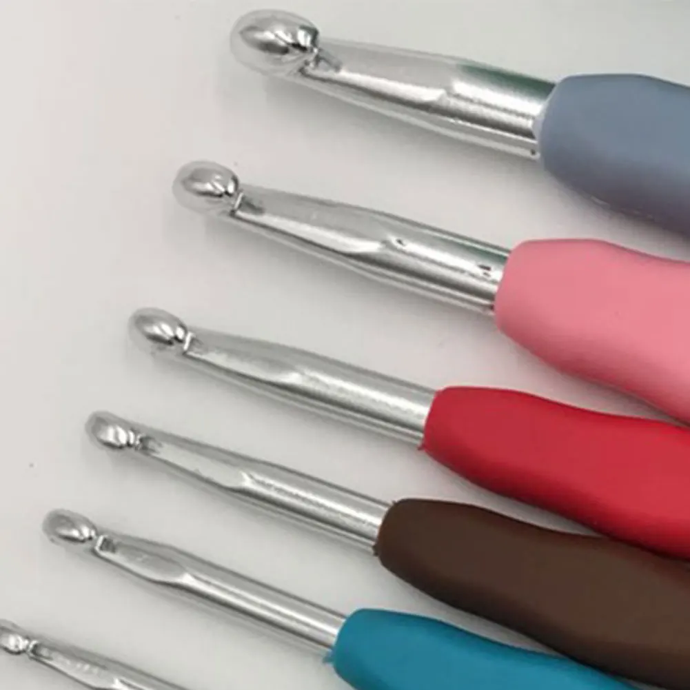 Crochet Hooks Kits Yarn Knitting Needles with Case Colorful Crochet Hooks Kit Ergonomic Handle Crochet Knitting Needles