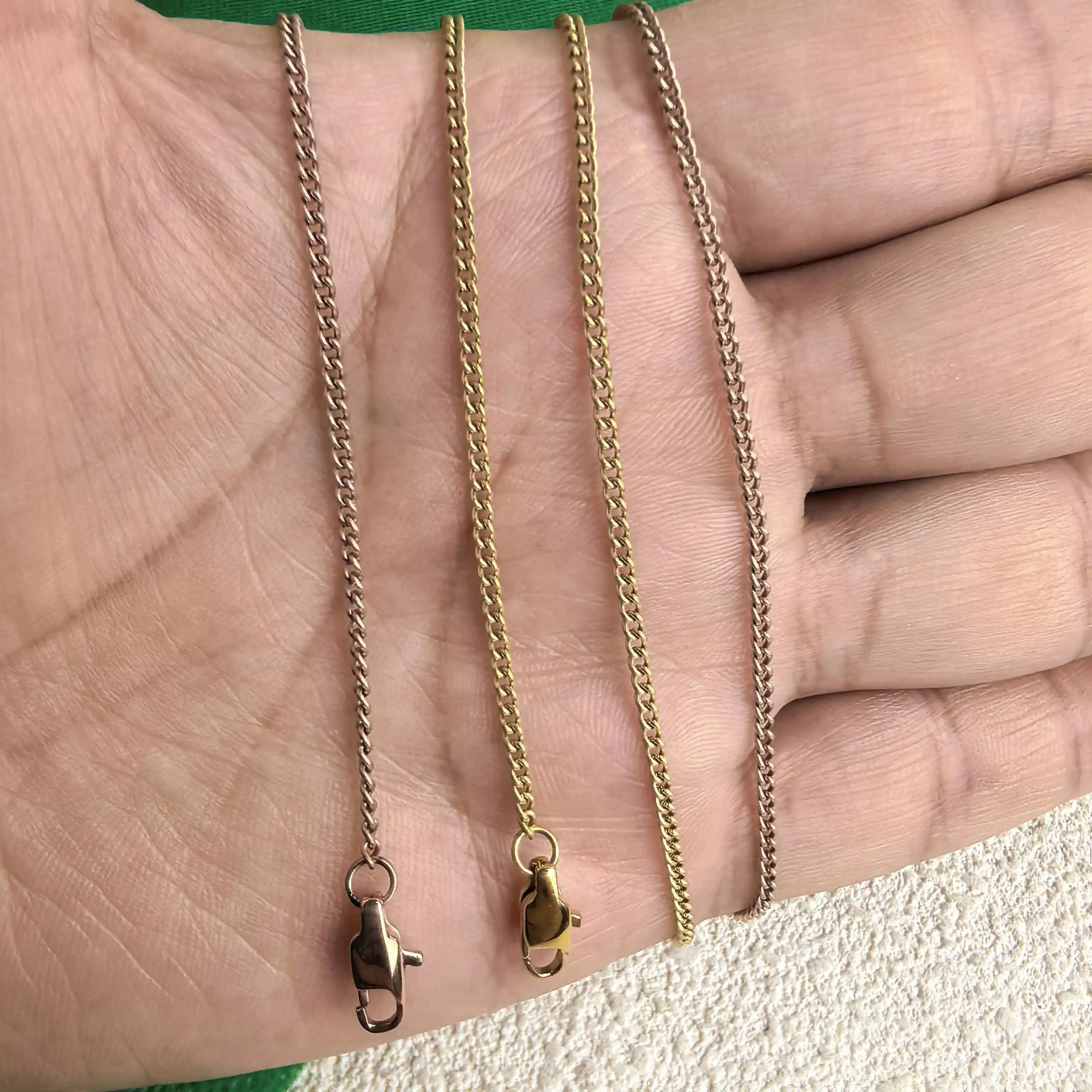 

1.8mm pure titanium gold/rose gold twisted chain necklace, lightweight and minimalist for women Model 1:1.8mm Gold Length: 50 We