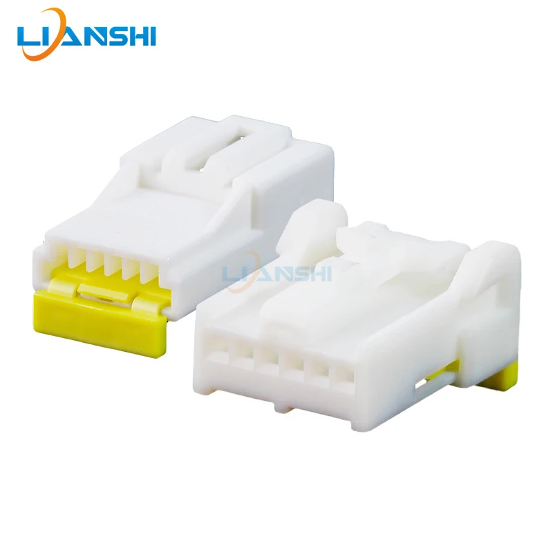 

DJ7081-0.7-21 car rearview mirror is suitable for the 8-hole wiring harness plug of the Nissan sunroof reading light