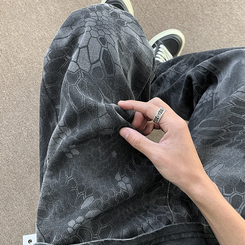 

Мужские парусиновые камуфляжные облегающие джинсы со змеиным принтом, свободные джинсовые брюки High Street, повседневная молодежная уличная одежда, брюки цвета хаки