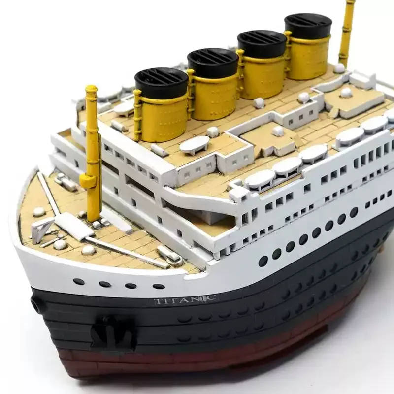 Model Kit Glue - Q Cartoon Royal Mail Titanic Pre