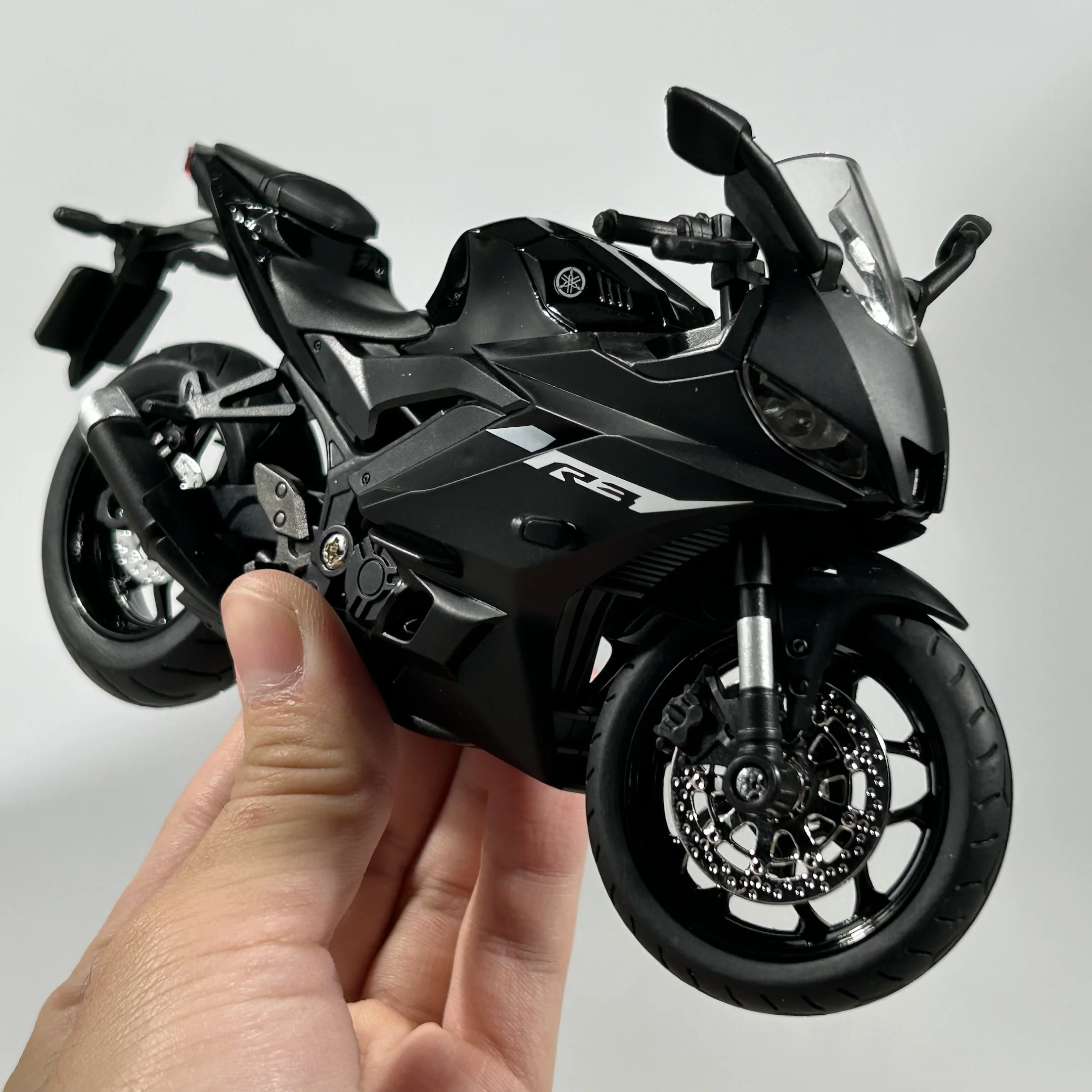 Yamaha YZF R3 1:12 Diecast Motorcycle: A Detailed Review for