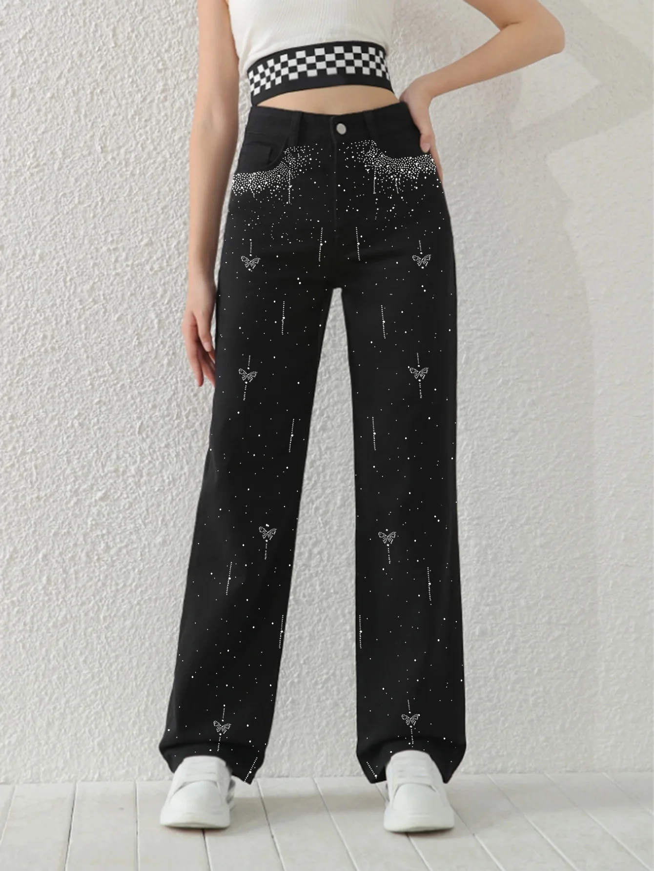 

Эластичные и удобные джинсы с рисунком бабочки и стразов