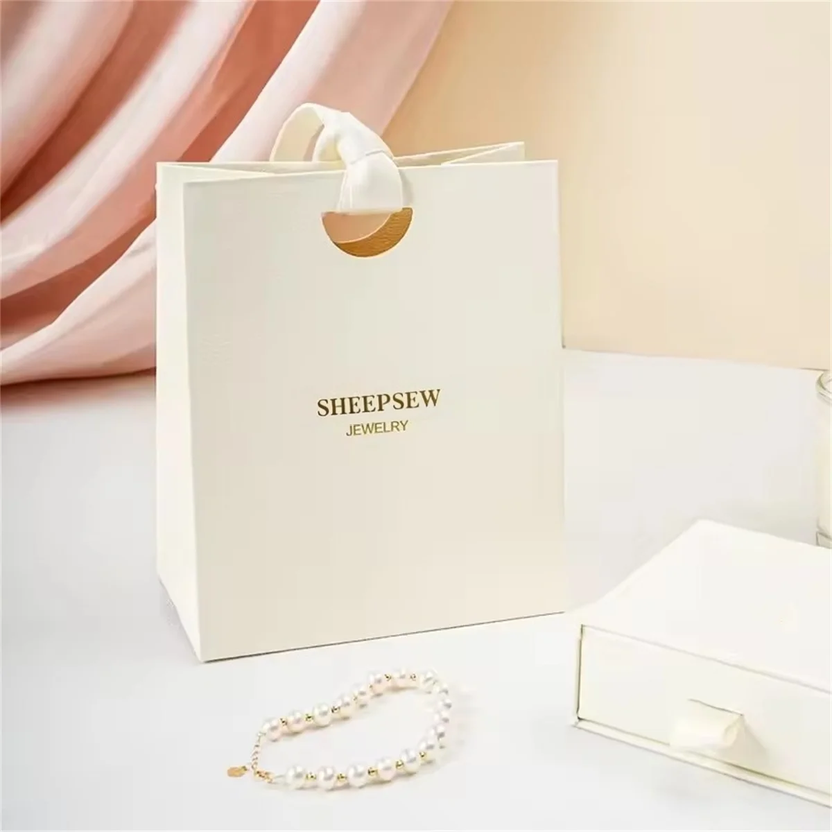

SHEEPSEW Factory custom logo gift packaging plug printing logo design luxury gift bag paper bag with handle