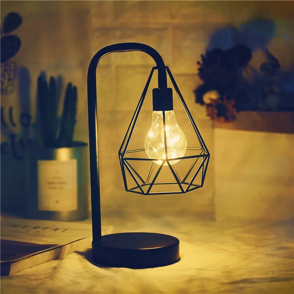 Retro Iron Art LED Night Light Geometryczne oświetlenie biurkowe Lampka nocna Classic Iron Home Salon Coffee Bar Decor Lampa nastrojowa