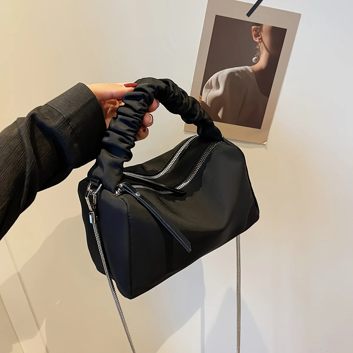 

Simple Women's Crossbody Bags Boston Nylon Handbags Zipper Chain Dinner Bag Shoulder Bag Daily Commuting