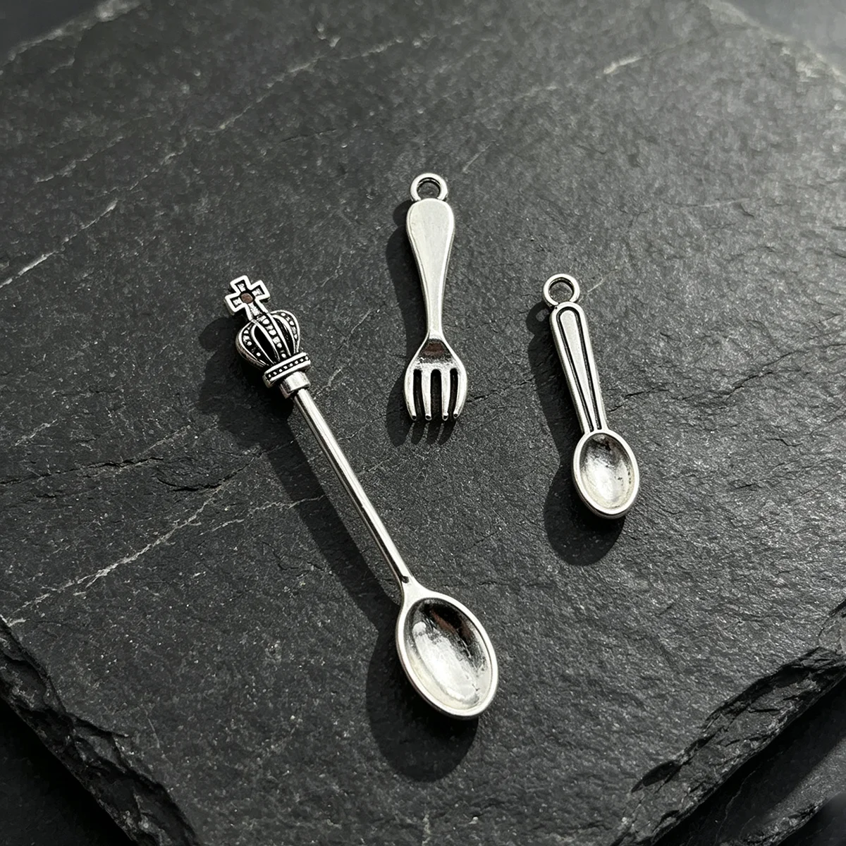 19-Piece Set of Tableware DIY Handmade Accessories, Including Vintage Crown Long Spoons, Mini Spoons, Simple Forks in Various Designs, Suitable for DIY Bracelets, Necklaces, Earrings, Pendants, and Handmade Beaded Decoration Accessories