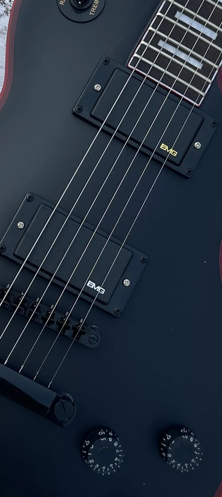 Customized electric guitar, Red logo and body wrapping, matte, black EMG cartridge, lightning package